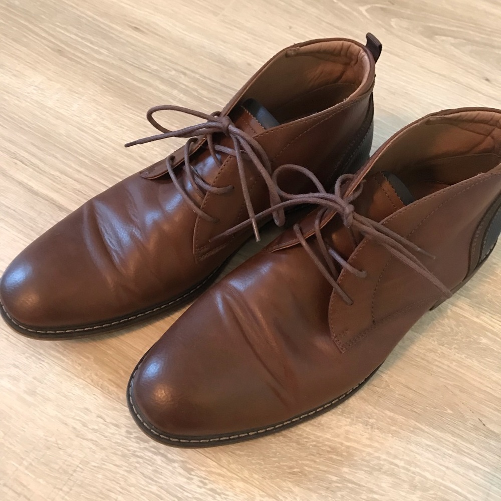 Sonoma Mens brown boots with Navy accents